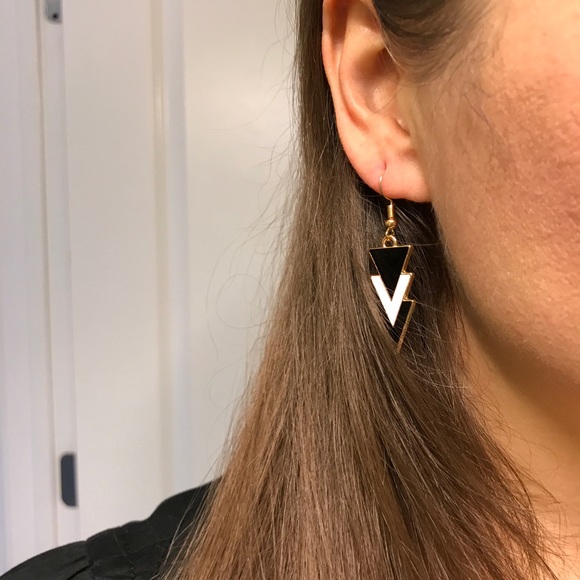 NEW!๐๐BLACK WHITE GOLD MODERN GEOMETRIC EARRINGS - Picture 5 of 7